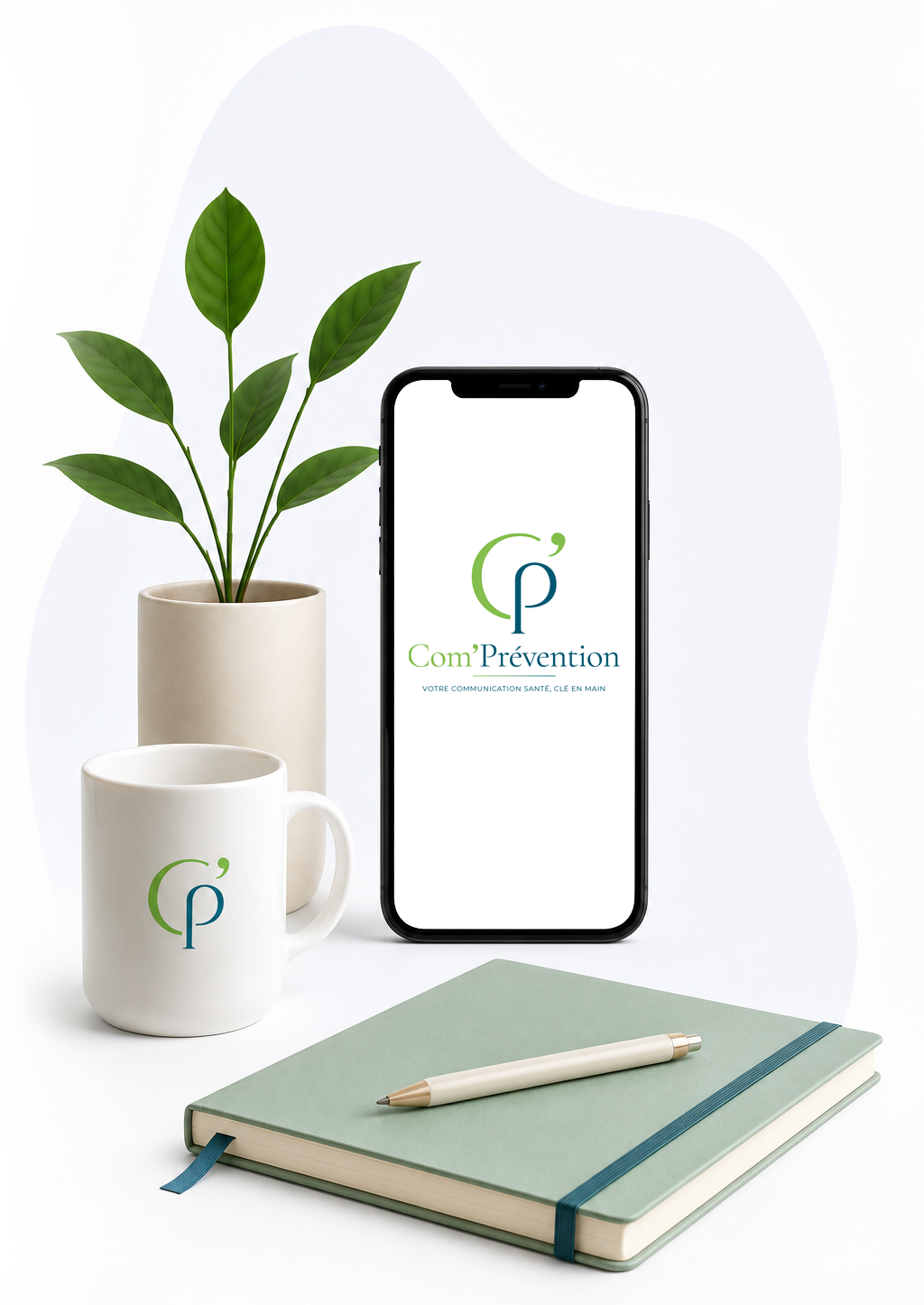 Mockup portrait Com’Prévention sur smartphone avec carnet et environnement végétal